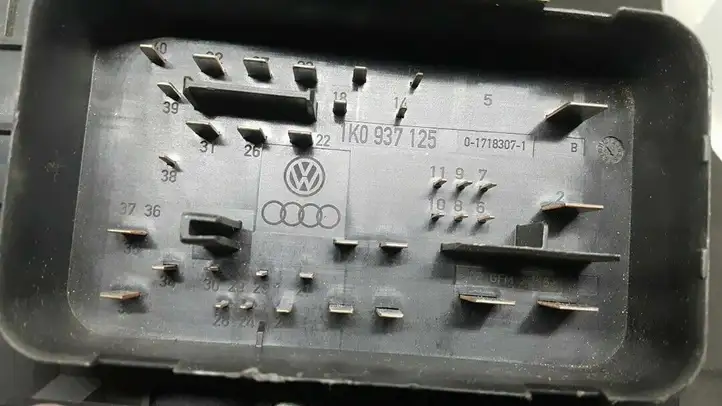 Volkswagen Touran I (2003 - 2010) 1K0937125 Блок предохранителей — фото 3