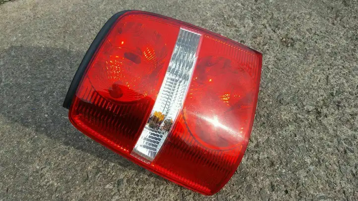 Volkswagen Touran I (2003 - 2010) 1T0945257D Задний фонарь в кузове — фото 2