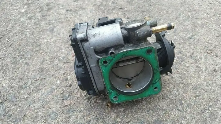 Volkswagen Golf IV (1998 - 2005) 06A133064H Дроссельная заслонка — фото 3