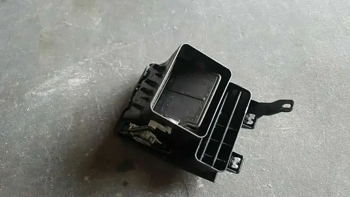Volkswagen Touran I (2003 - 2010) 1T0819704A Боковой воздушный дефлектор — фото 2