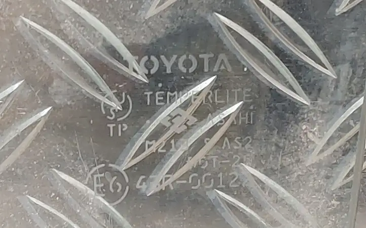 Toyota Corolla E120 E130 (2000 - 2004) 43R00122 Стекло задней двери — фото 2