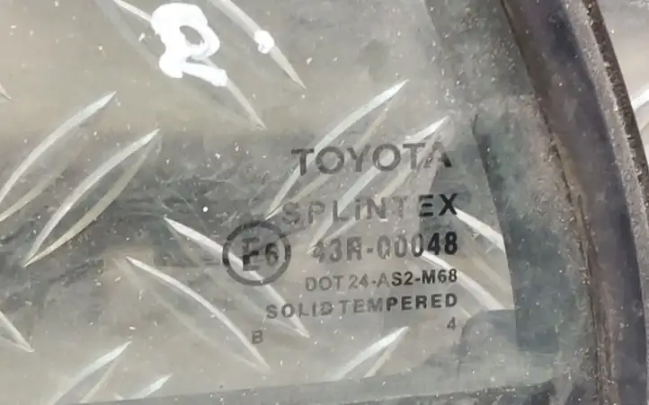Toyota Corolla E120 E130 (2000 - 2004) 43R00048 Форточка двери — фото 2