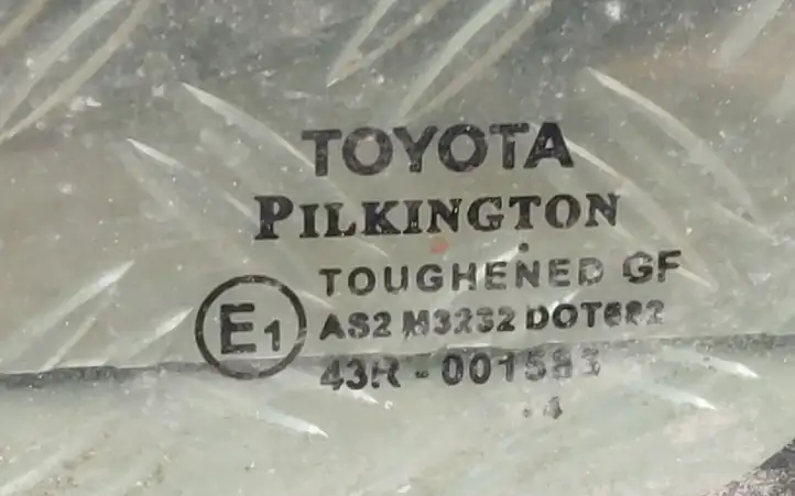 Toyota Corolla E120 E130 (2004 - 2007) 43R001583 Заднее боковое стекло — фото 2