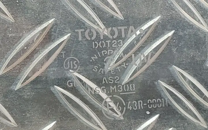 Toyota Corolla E120 E130 (2004 - 2007) 43R00011 Стекло передней двери — фото 2