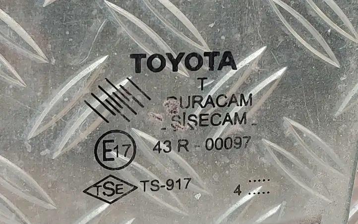 Toyota Corolla E120 E130 (2000 - 2004) 43R00097 Стекло задней двери — фото 2