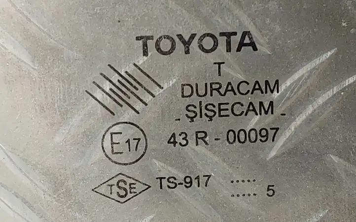 Toyota Corolla E120 E130 (2000 - 2004) 43R00097 Стекло задней двери — фото 2
