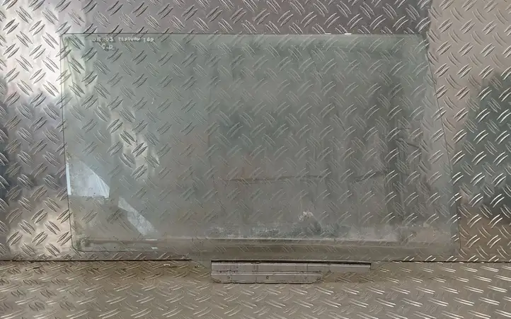 Toyota Corolla E120 E130 (2000 - 2004) 43R005834 Стекло задней двери — фото 1