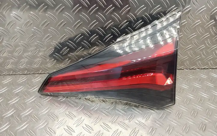Toyota RAV 4 (XA40) (2012 - 2018) 8158042032 Задний фонарь в крышке багажника — фото 1