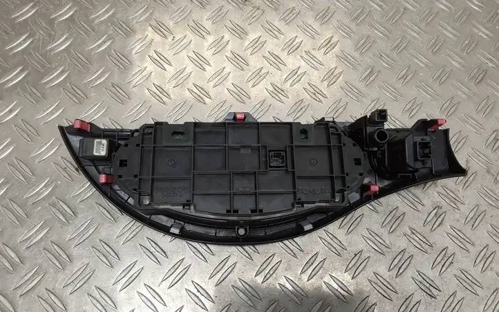 Toyota Yaris (2014 - 2019) 75F206 Блок управления климат-контролем — фото 2