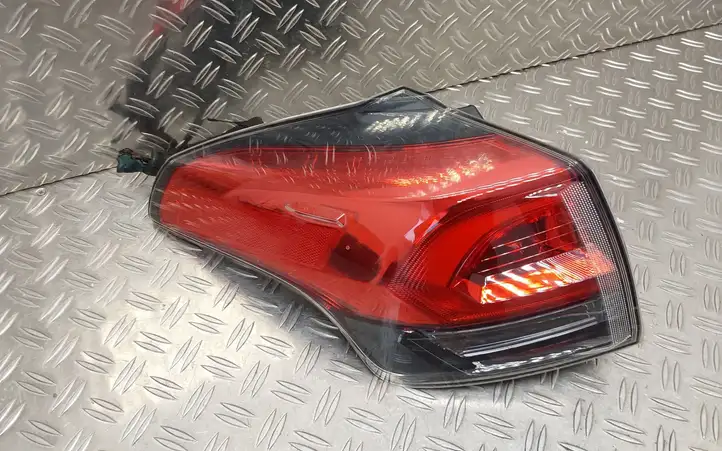 Toyota RAV 4 (XA40) (2012 - 2018) 8156042202 Задний фонарь в кузове — фото 1