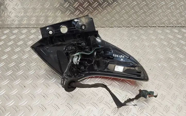 Toyota RAV 4 (XA40) (2012 - 2018) 8156042202 Задний фонарь в кузове — фото 5