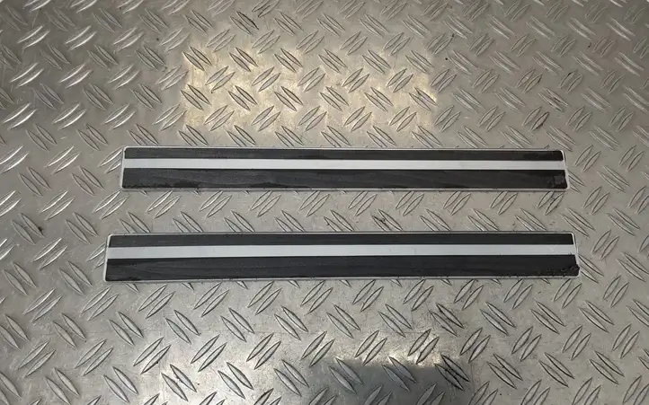 Toyota RAV 4 (XA40) (2012 - 2018) Внутренняя отделка переднего порога — фото 2