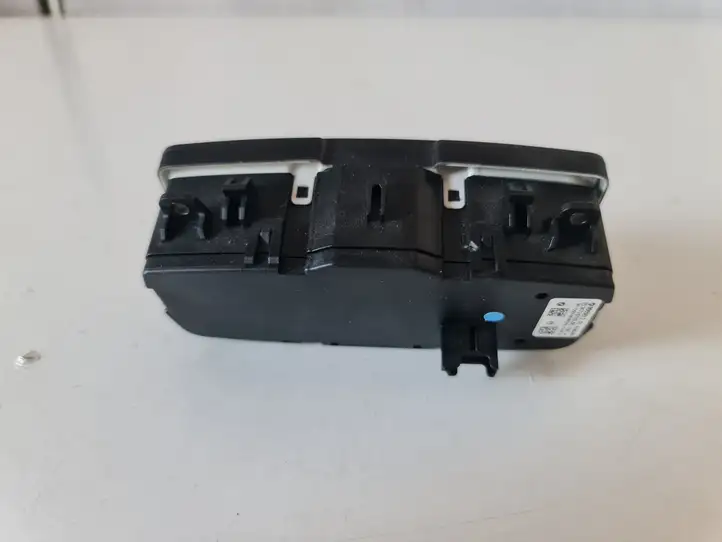 BMW X5 F15 (2013 - 2017) 9865812 Включатель фонарей — фото 2