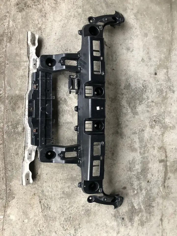BMW X6 E71 (2008 - 2014) 511271762244 Кронштейн заднего бампера — фото 1