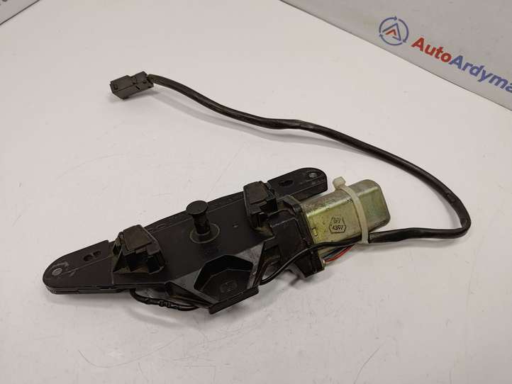 BMW 5 E39 (1996 - 2003)  67108362371 Притягиватель задней крышки