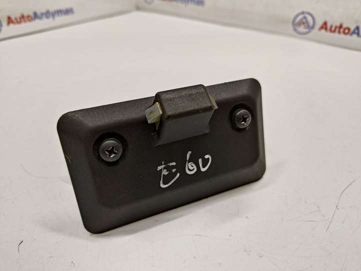 BMW 5 E60 E61 (2004 - 2010)  51168163017 Ручка ящика для вещей (бардачка)
