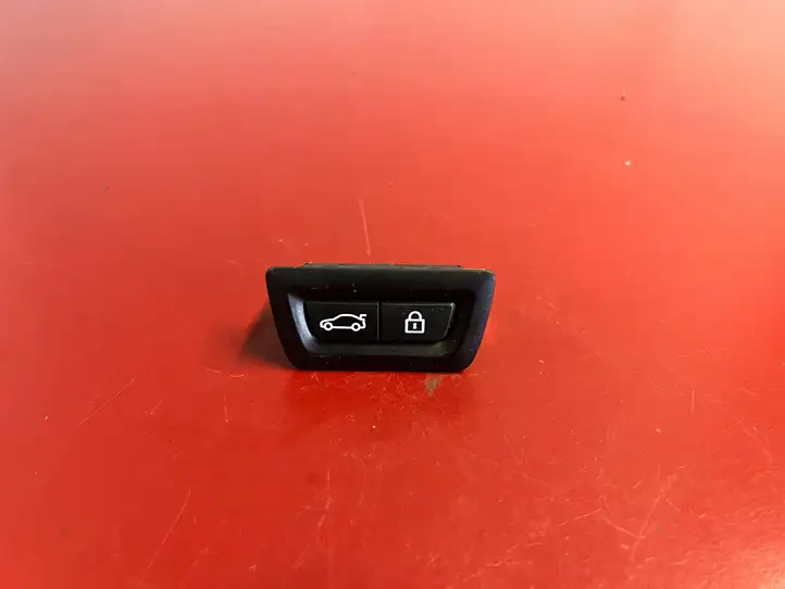 BMW X3 G01 (2018 - 2024) 9275121 Кнопка закрытия багажника — фото 1