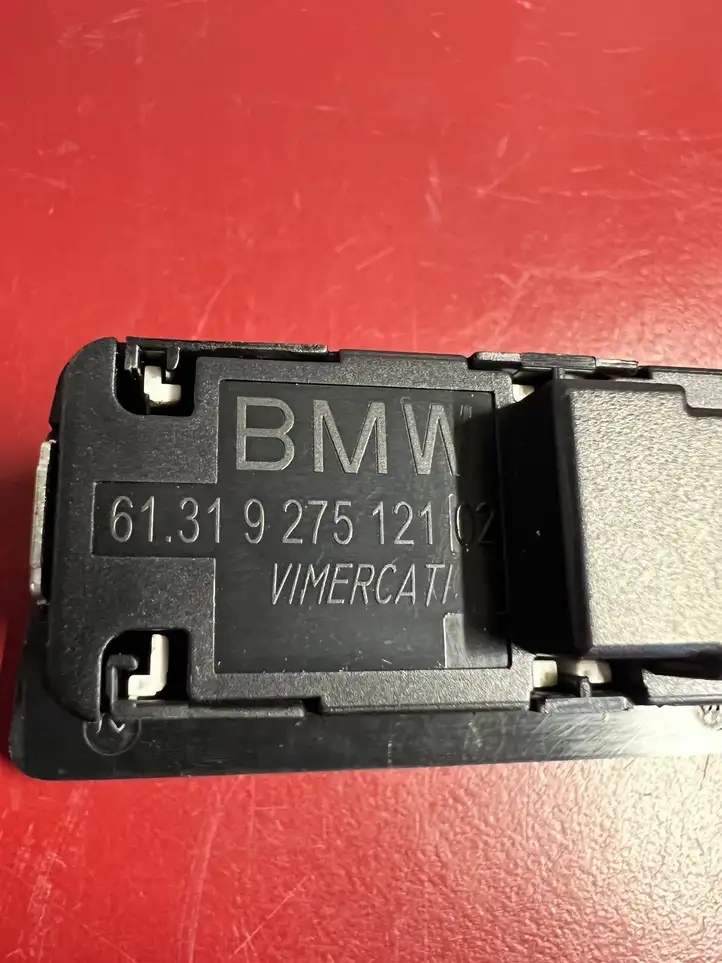 BMW X3 G01 (2018 - 2024) 9275121 Кнопка закрытия багажника — фото 3