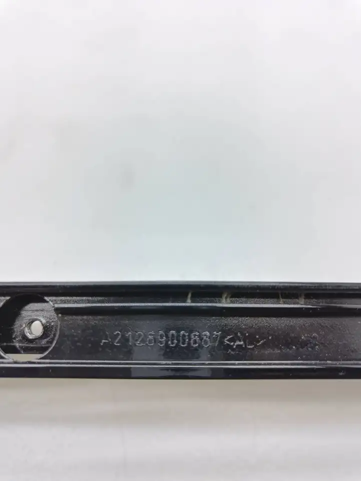 Mercedes-Benz E W212 (2009 - 2016) A2126900687 Накладка стекла задней двери — фото 5
