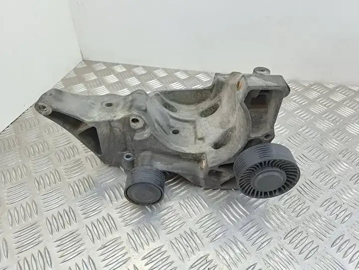 BMW 3 E90 E91 (2005 - 2012) 7802639 Кронштейн генератора — фото 1