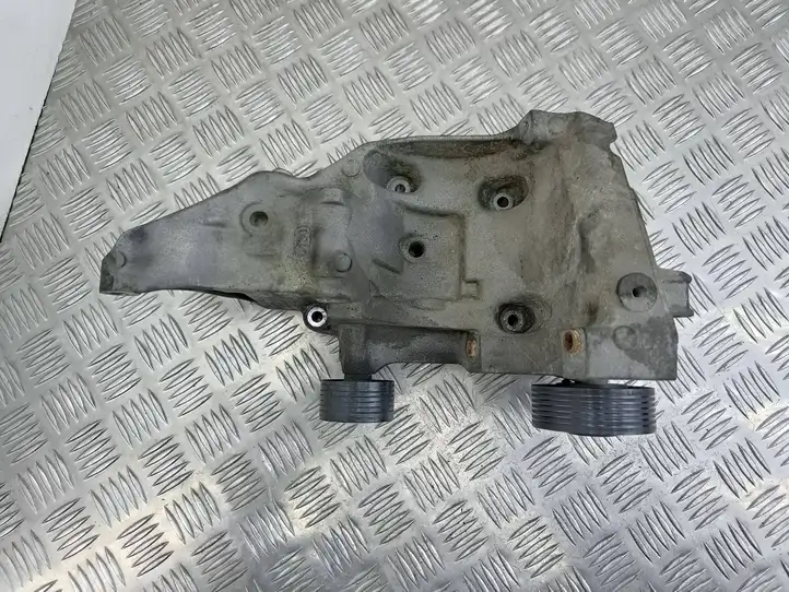 BMW 3 E90 E91 (2005 - 2012) 7802639 Кронштейн генератора — фото 2
