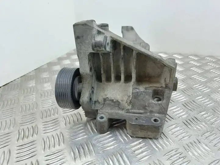 BMW 3 E90 E91 (2005 - 2012) 7802639 Кронштейн генератора — фото 3