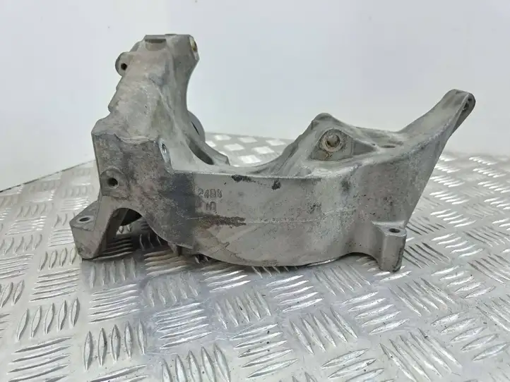 BMW 3 E90 E91 (2005 - 2012) 7802639 Кронштейн генератора — фото 4