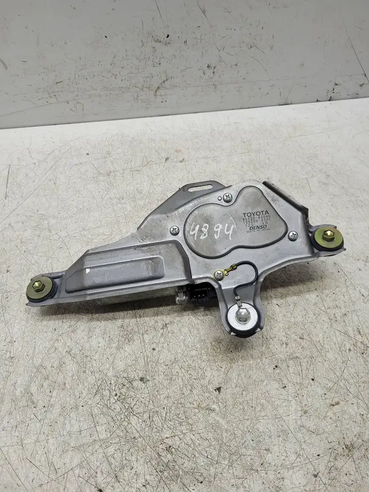 Toyota RAV 4 (XA20) (2000 - 2005) 8513042040 Двигатель стеклоочистителя заднего стекла — фото 2