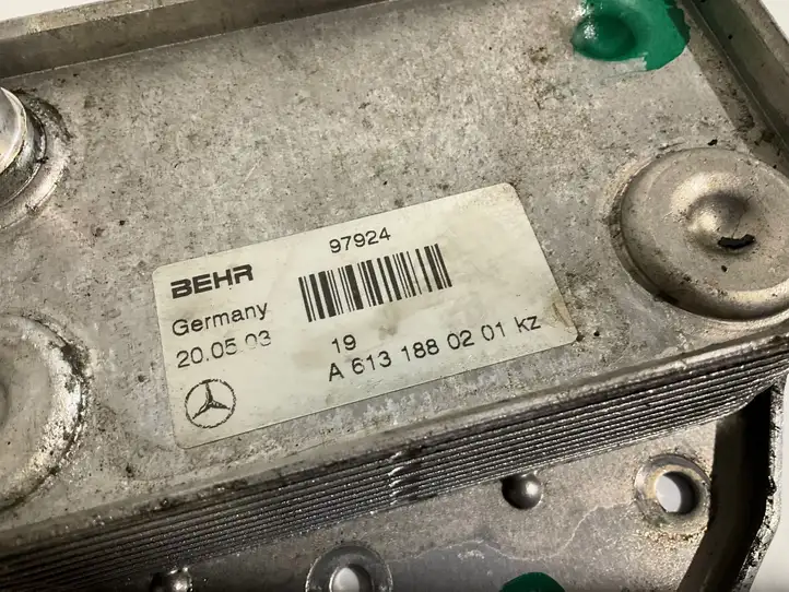 Mercedes-Benz E W211 (2002 - 2009) A6131880201 Кронштейн масляного фильтра — фото 4