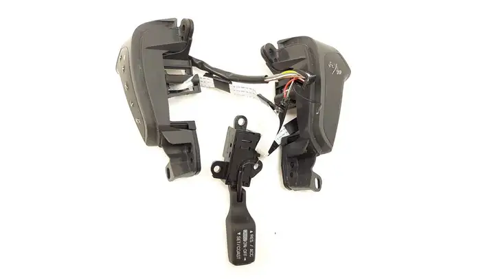Toyota Avensis T250 (2003 - 2006) 75B070 Кнопки на рулевом колесе — фото 1