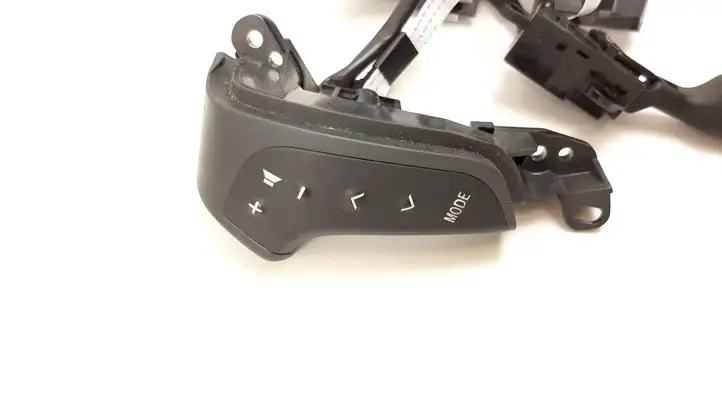 Toyota Avensis T250 (2003 - 2006) 75B070 Кнопки на рулевом колесе — фото 2