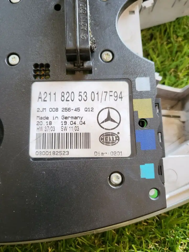 Mercedes-Benz E W211 (2002 - 2009) A2118205301/ 7f94 Передняя подсветка — фото 3
