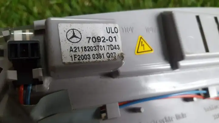 Mercedes-Benz E W211 (2002 - 2009) A2118203701 Задняя подсветка — фото 4