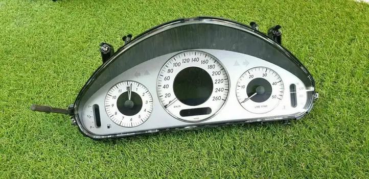 Mercedes-Benz E W211 (2002 - 2009) A2115405711 Спидометр — фото 4