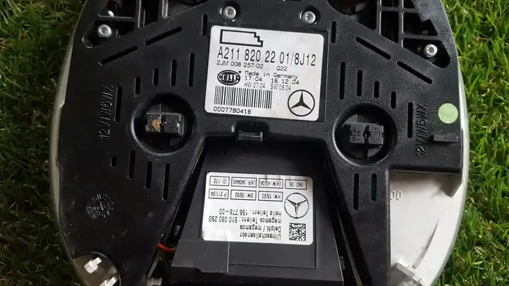Mercedes-Benz E W211 (2002 - 2009) A2118202201 Задняя подсветка — фото 3