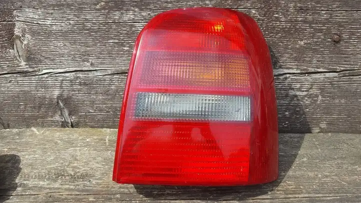 Audi A4 S4 B5 8D (1999 - 2001) 8D9 945 095D Задний фонарь в кузове — фото 1