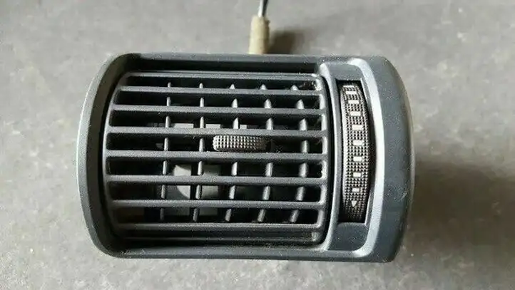 Audi A4 S4 B5 8D (1999 - 2001) 8d1820901A Боковой воздушный дефлектор — фото 1