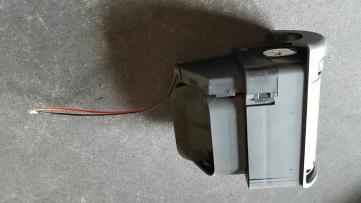 Audi A4 S4 B5 8D (1999 - 2001) 8d1820901A Боковой воздушный дефлектор — фото 5