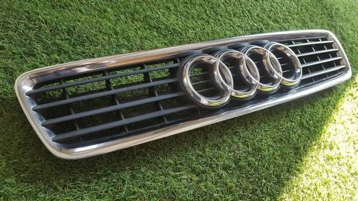 Audi A4 S4 B5 8D (1999 - 2001) 8D0853651R Передняя решетка — фото 1