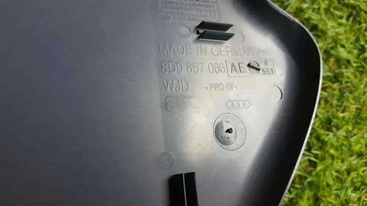 Audi A4 S4 B5 8D (1999 - 2001) 8D0857086 Прочие детали салона — фото 3