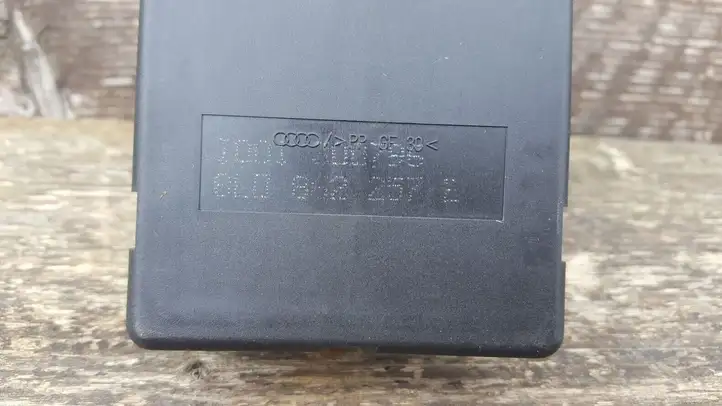 Audi A4 S4 B5 8D (1999 - 2001) 8L0862257E Вакуумный насос центрального замка — фото 3