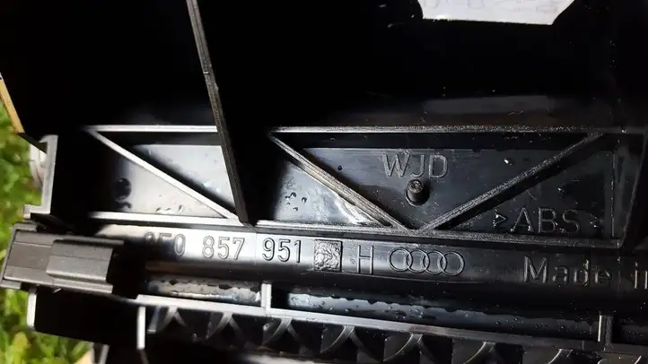 Audi A4 S4 B6 8E 8H (2000 - 2006) 8E0857951H Пепельница — фото 5