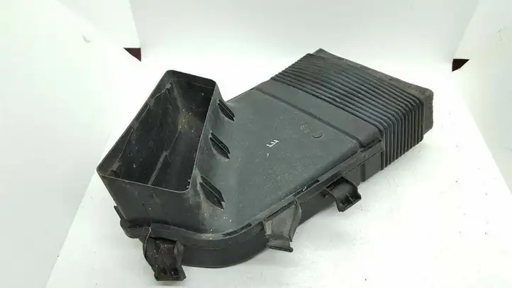 Audi A4 S4 B6 8E 8H (2000 - 2006) 8E0129617D Детали воздухозаборника — фото 2