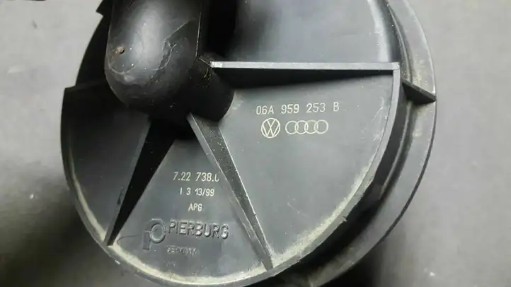 Volkswagen Golf V (2003 - 2009) 06A131333C Насос вторичного воздуха — фото 4
