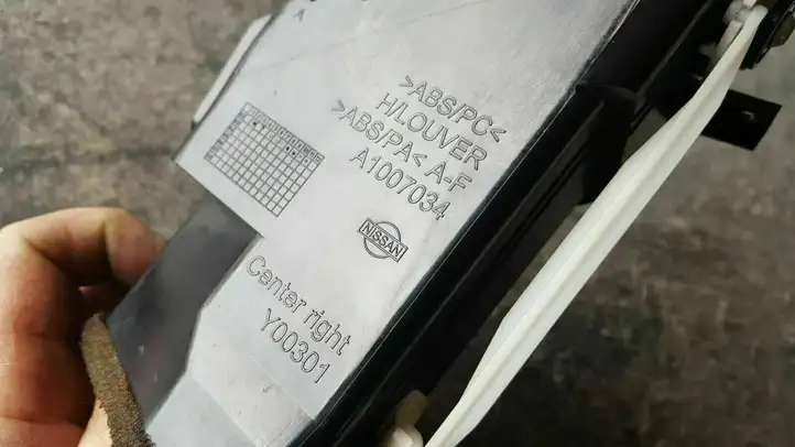 Nissan Primera (2001 - 2008) A1007035 Боковой воздушный дефлектор — фото 4