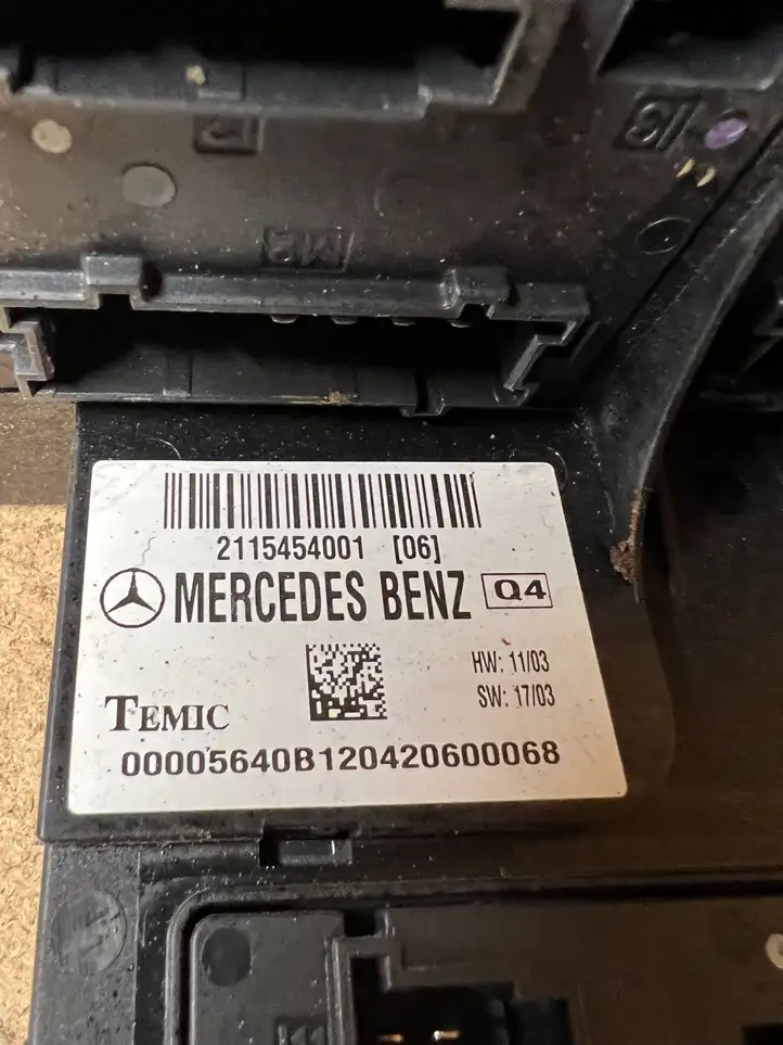 Mercedes-Benz E W211 (2002 - 2009) 2115454001 Блок предохранителей — фото 3