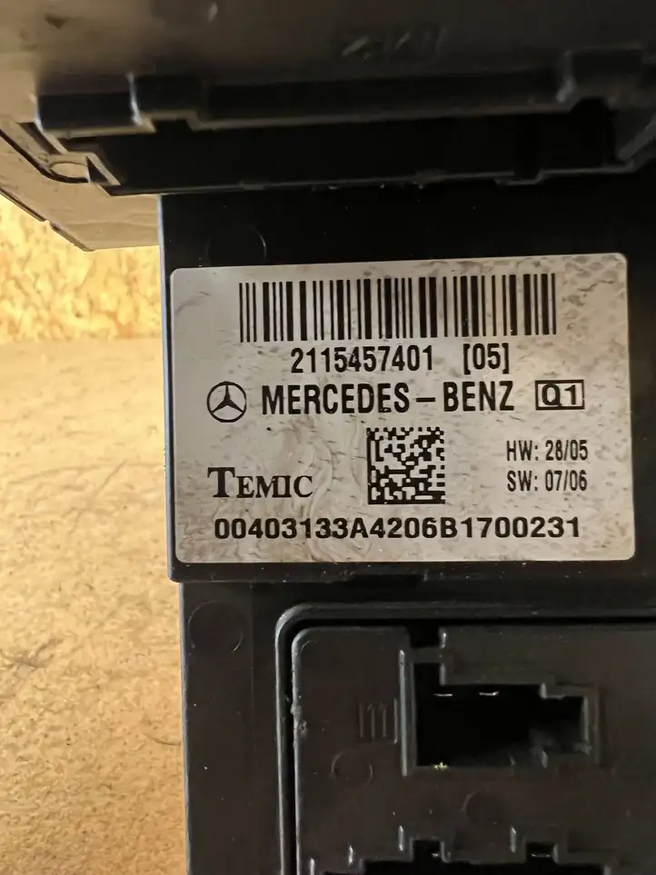 Mercedes-Benz E W211 (2002 - 2009) 2115457401 Блок предохранителей — фото 2