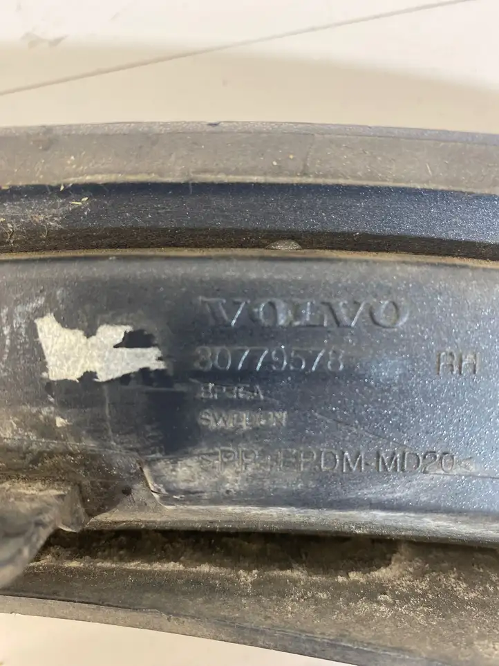 Volvo XC90 (2006 - 2014) 30779578 Накладка колесной арки — фото 2
