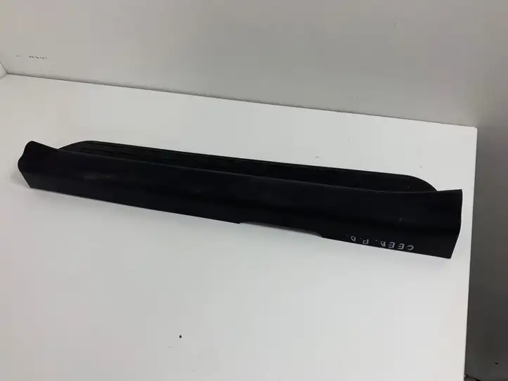 Kia Ceed (2010 - 2012) 858741H000 Внутренняя отделка переднего порога — фото 2