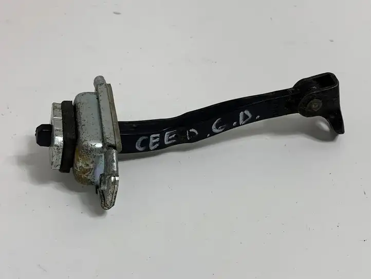 Kia Ceed (2010 - 2012) Ограничитель задней двери — фото 1